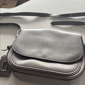 Marc Jacobs Elegant Gray Crossbody Bag with Flap Design